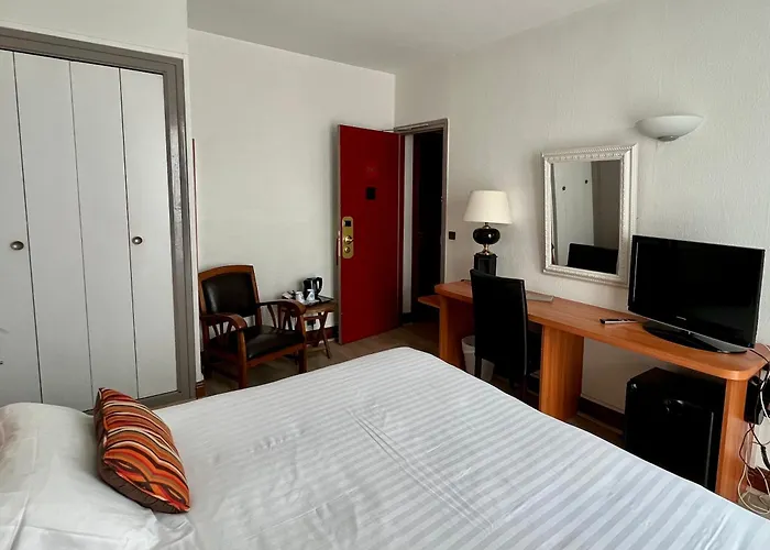 オテル コルベール ホテル