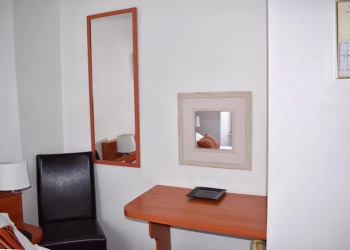 オテル コルベール ホテル