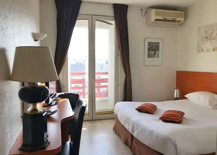 オテル コルベール 3*